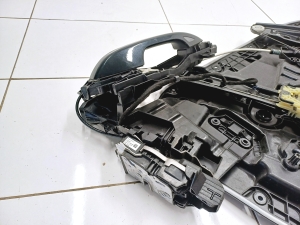 VOLVO V60 (2018–2026) Front door lock 31462456 - 4