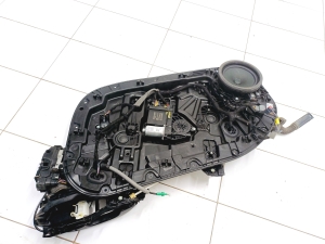 VOLVO V60 (2018–2026) Front door lock 31462456 - 5