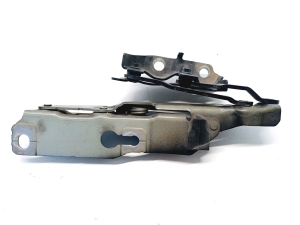 VOLVO V60 (2018–2026) Hood hinge 32277086 - 5