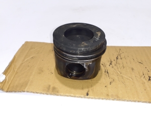 Piston and its parts - 7812585