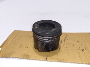 Piston and its parts - 7812585