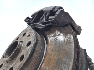 Volkswagen Tiguan (2007–2016) Front wheel hub 5N0611841A - 2