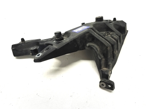 VOLVO V60 (2018–2026) Front fender bracket 32288930 - 3