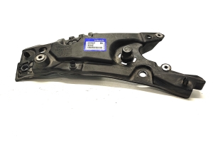 VOLVO V60 (2018–2026) Front fender bracket 32288930 - 5