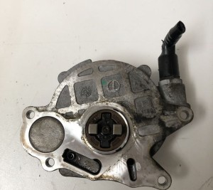 Skoda Superb (2008–2015) Vaakumpump 03L145100 - 3