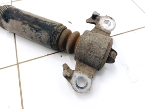 VOLVO V60 (2018–2026) Tagumine amortisaator 31658541 - 4
