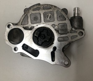 AUDI A4 B8 (2007–2016) Vacuum pump 03L145100 - 3