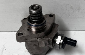 Volkswagen Golf VII (2012–2026) Fuel pump DE090817 - 2