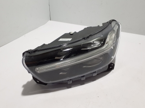 VOLVO XC40 (2017–2026) Headlight 31446778 - 5