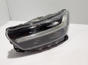 VOLVO XC40 (2017–2026) Headlight 32133577 - 2