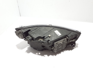VOLVO XC40 (2017–2026) Headlight 32133577 - 3