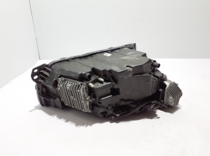 VOLVO XC40 (2017–2026) Headlight 32133577 - 5