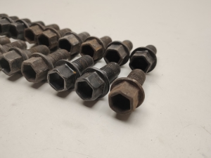 Mercedes Benz E-Class W212 (2009–2015) Wheel nuts, bolts - 2