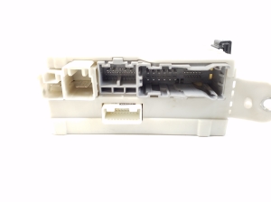 LEXUS LS (2006–2017) Kaitsmekarp salongis 8273050480 - 3