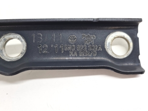 Volkswagen Tiguan (2007–2016) Hood hinge 5N0823302A - 6