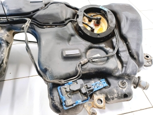 VOLVO V60 (2018–2026) Kütusepaak 31478590 - 3
