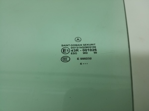 Mercedes Benz CLK-Class 209 (2002–2009) Esiukse klaas A2097250110 - 2