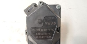 Volkswagen Passat B6 (2005–2010) Drosselklappe 03L128063D - 4