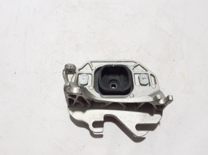 Gearbox bracket - 112531060R