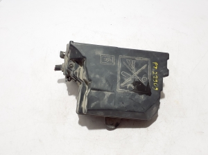 Fuse box housing under the hood - 284B04566R