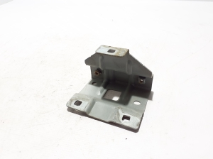 Front fender bracket - 651407058R