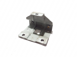 Front fender bracket - 651416878R