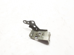 Front fender bracket - 260422240R