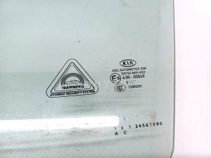Kia Sportage (2016–2021) Front door glass - 2