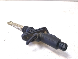 Clutch master cylinder - 9181217