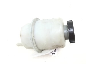 NISSAN Navara (2005–2015) Ausgleichsbehälter Servolenkung 49180EA000 - 2
