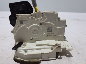 AUDI A5 (2016–2026) Front door lock 85B837016E - 4