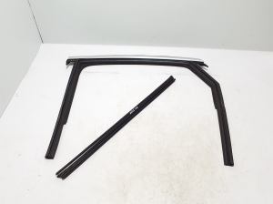   Rear side door seal on the door  - 8B5839431B 