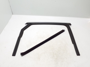   Rear side door seal on the door  - 8B5839643 