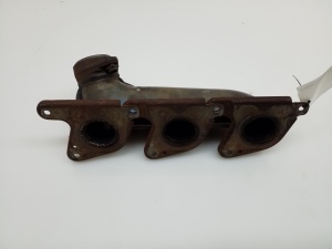  Exhaust manifold 