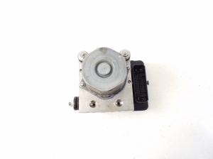 Mercedes Benz B-Class 242 (2013–2019) ABS plokk A2424310812 - 2