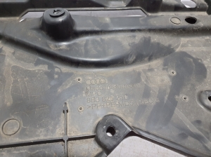 AUDI A5 (2016–2026) Tagumine põhjakaitse 8B3825216 - 2