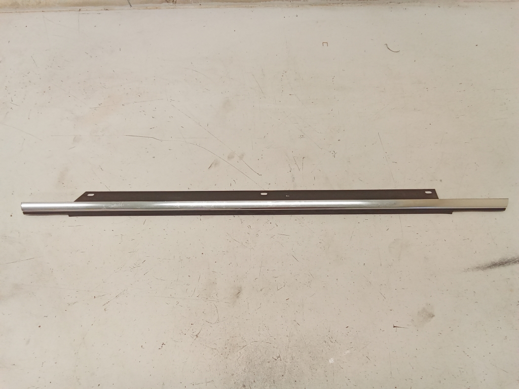 AUDI Q7 (2006–2015) Rear side door outer window molding 4L0853283 AUDI Q7 (2006–2015) Rear side door outer window molding 4L0853283