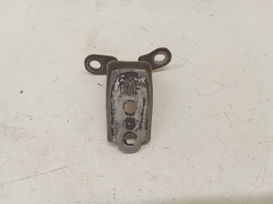 Charnière inférieure de porte avant - 6MF