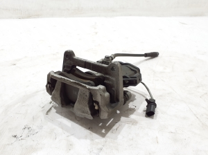 AUDI A5 (2016–2026) Tagumine pidurisadul 8B3615424 - 2