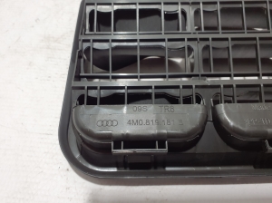 AUDI A5 (2016–2026) Tagumise poritiiva ventilatsioonivõre 4M0819181B - 2