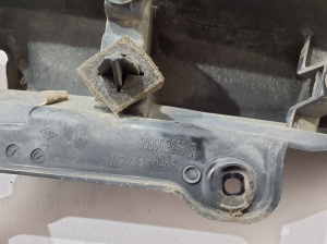 RENAULT Express IV (2021–2026) Eck-Rückleuchte Blende 903909258R - 2