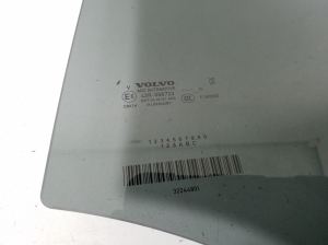 VOLVO XC40 (2017–2026) Aizmugurējo sānu durvju stikls 32244801 - 3