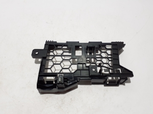 AUDI A5 (2016–2026) Sonstiger Halter 8B5907239C - 2