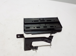 AUDI A5 (2016–2026) Batteriehalter 8B3915514B - 2