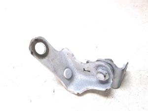 Ford Focus (2018–2026) Front door lower hinge - 3