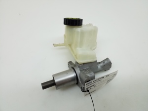  Master cylinder 