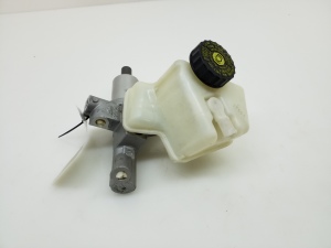  Master cylinder 