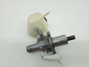  Master cylinder 