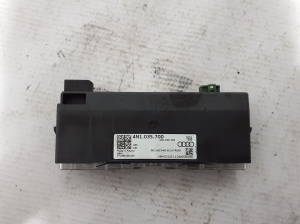 AUDI A5 (2016–2026) USB-pesa 4N1035700 - 2
