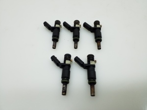  Fuel injector 